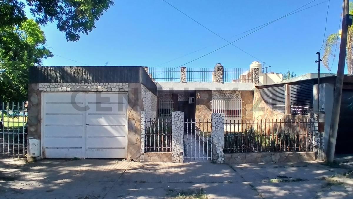 Venta Casa de 2 Dormitorios con cochera + comodin en Villa Diego — foto 1