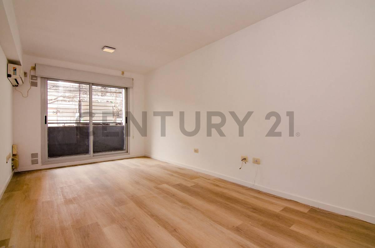 Venta Departamento de 2 Dormitorios con doble balcón y cochera en Abasto, Rosario — foto 1