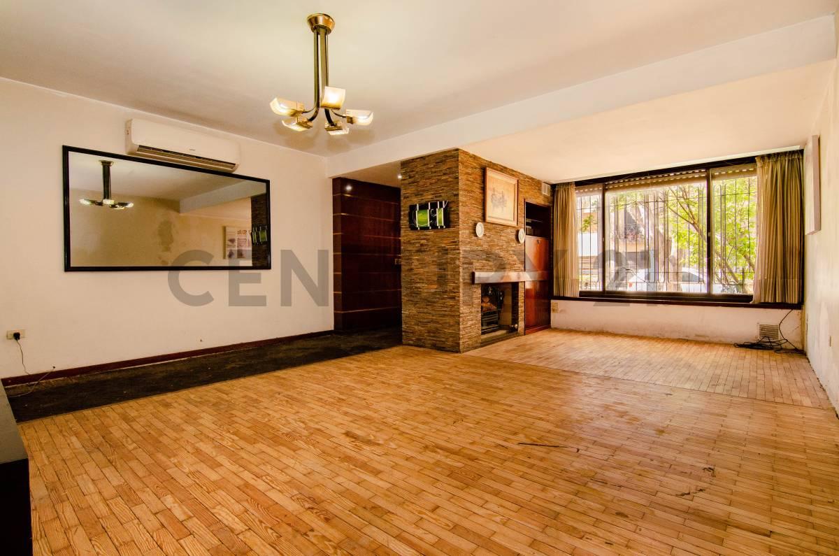 Venta Casa de 2 Dormitorios con patio y cochera en Echesortu, Rosario — foto 1