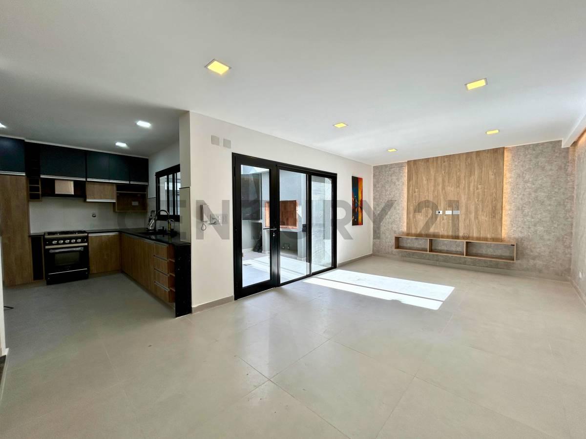 Venta Casa de pasillo de 2 Dormitorios con patio exclusivo en Echesortu, Rosario — foto 1