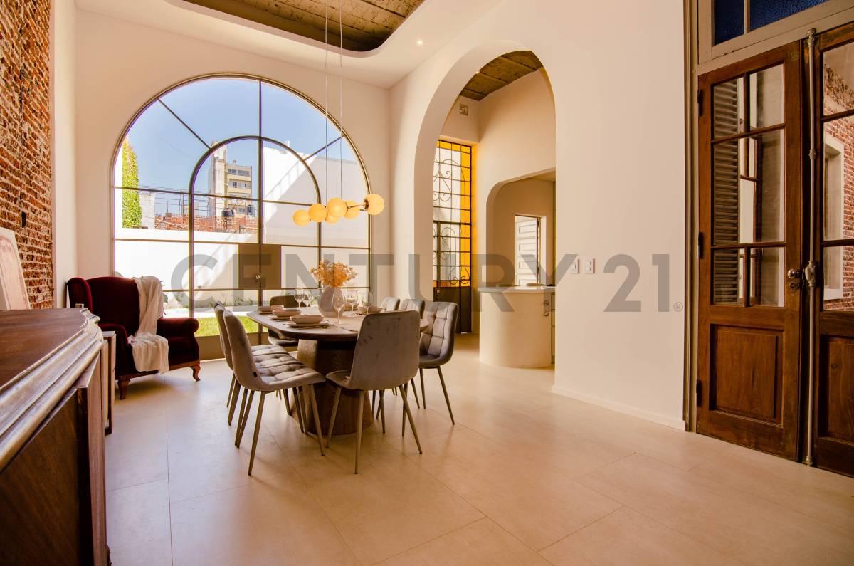 VENTA Casa 4 Dormitorios con Patio, Jardin, Galeria y Pileta en Abasto, Rosario — foto 1