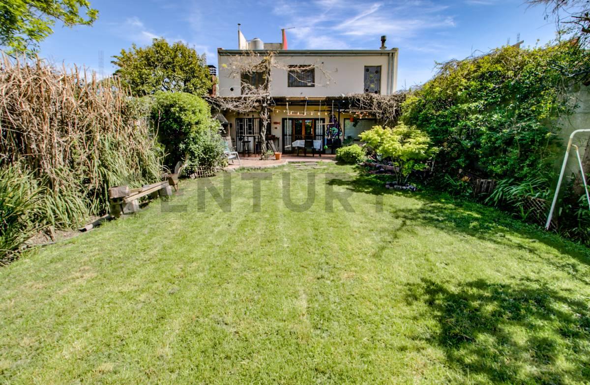Casa en venta en Villa Castells 4 dorm, parque y cochera — foto 1