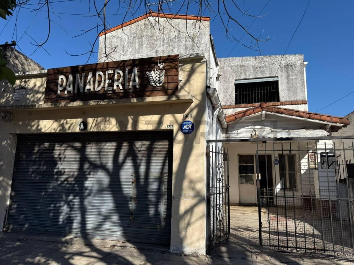 Excelente propiedad con local al frente en 25 72 y 73 — foto 1