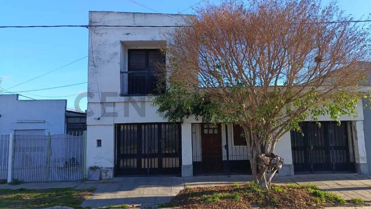 CASA EN VENTA LA PLATA A REFACCIONAR — foto 1