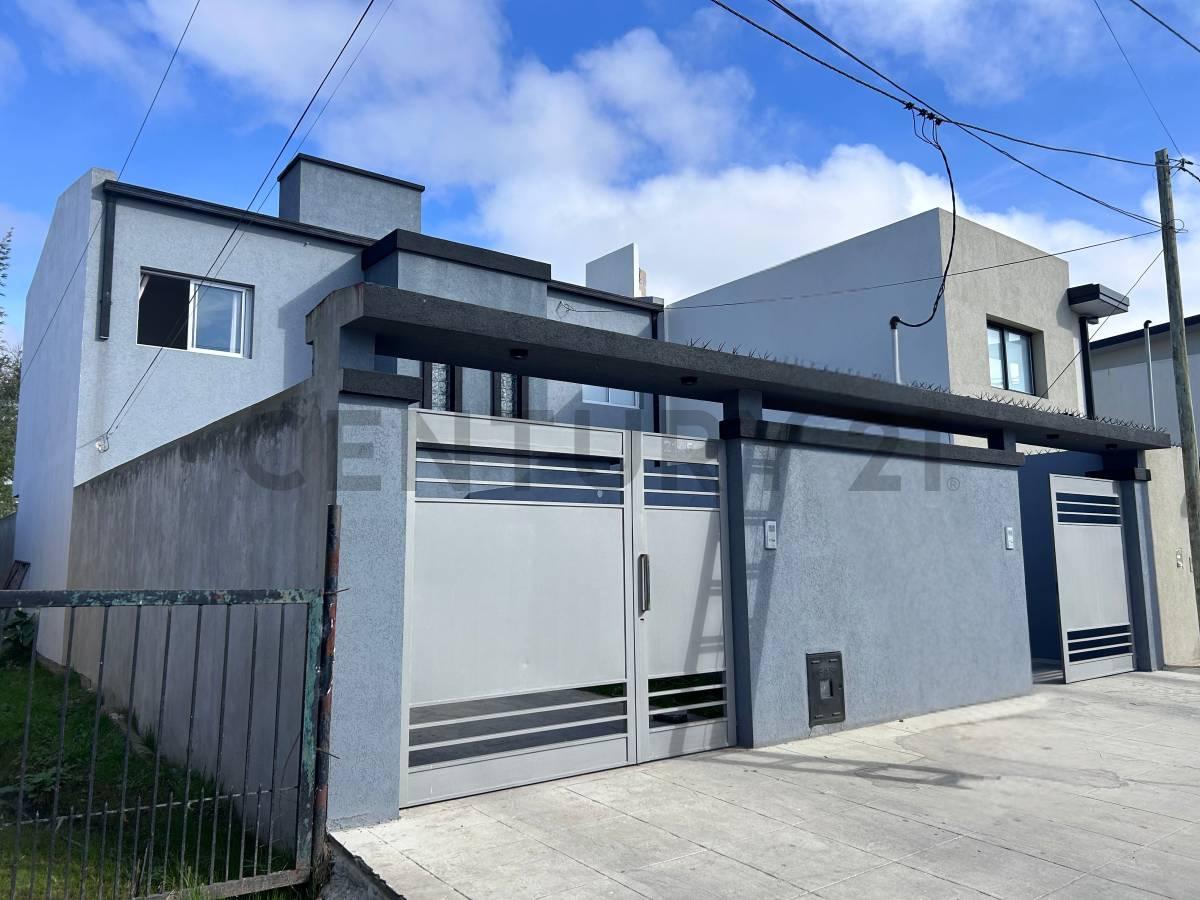 CASA TIPO DUPLEX 2 DORMITORIOS EN VENTA EN BERISSO — foto 1