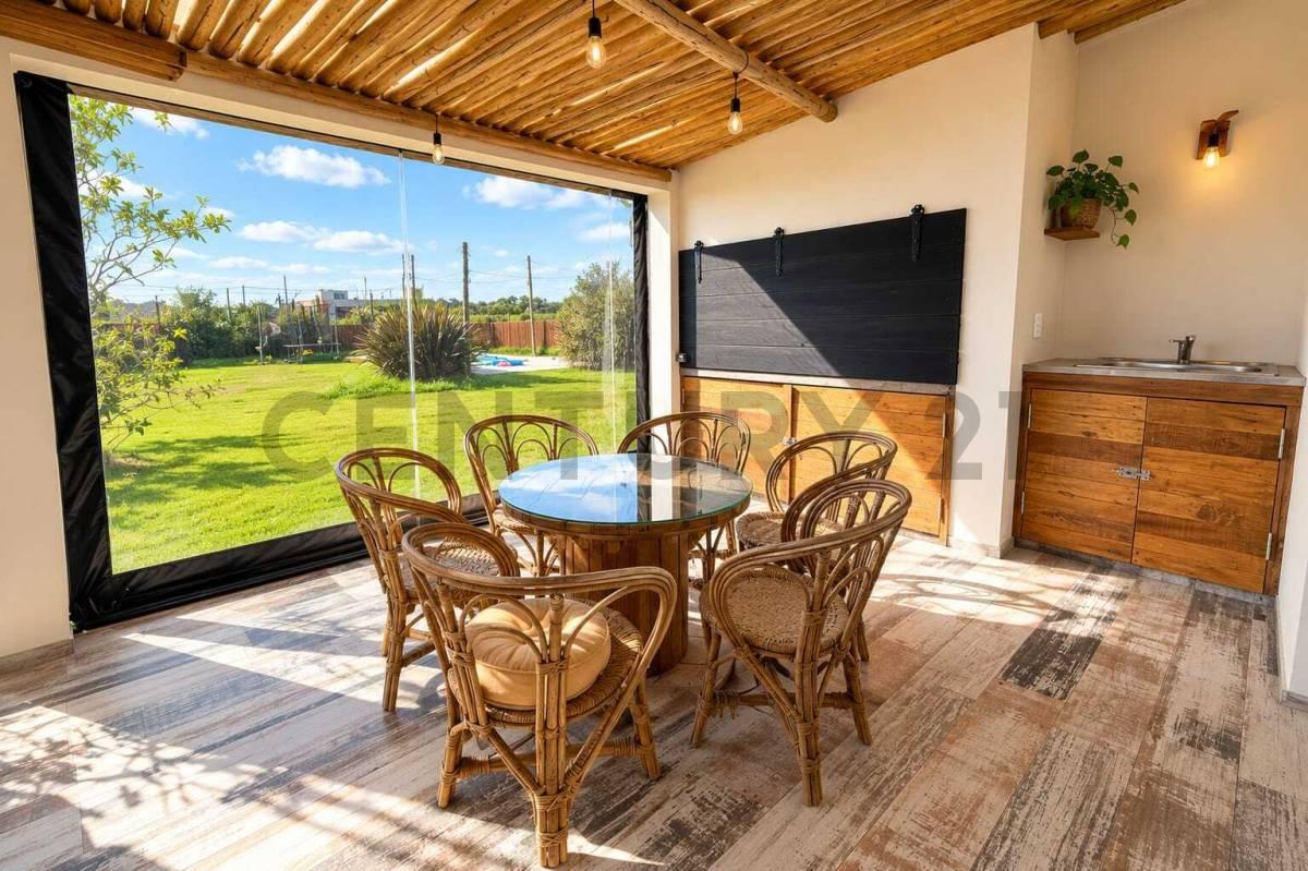 Casas en venta en La Plata, 3 dormitorios con pileta, barrio perimetrado.- — foto 1