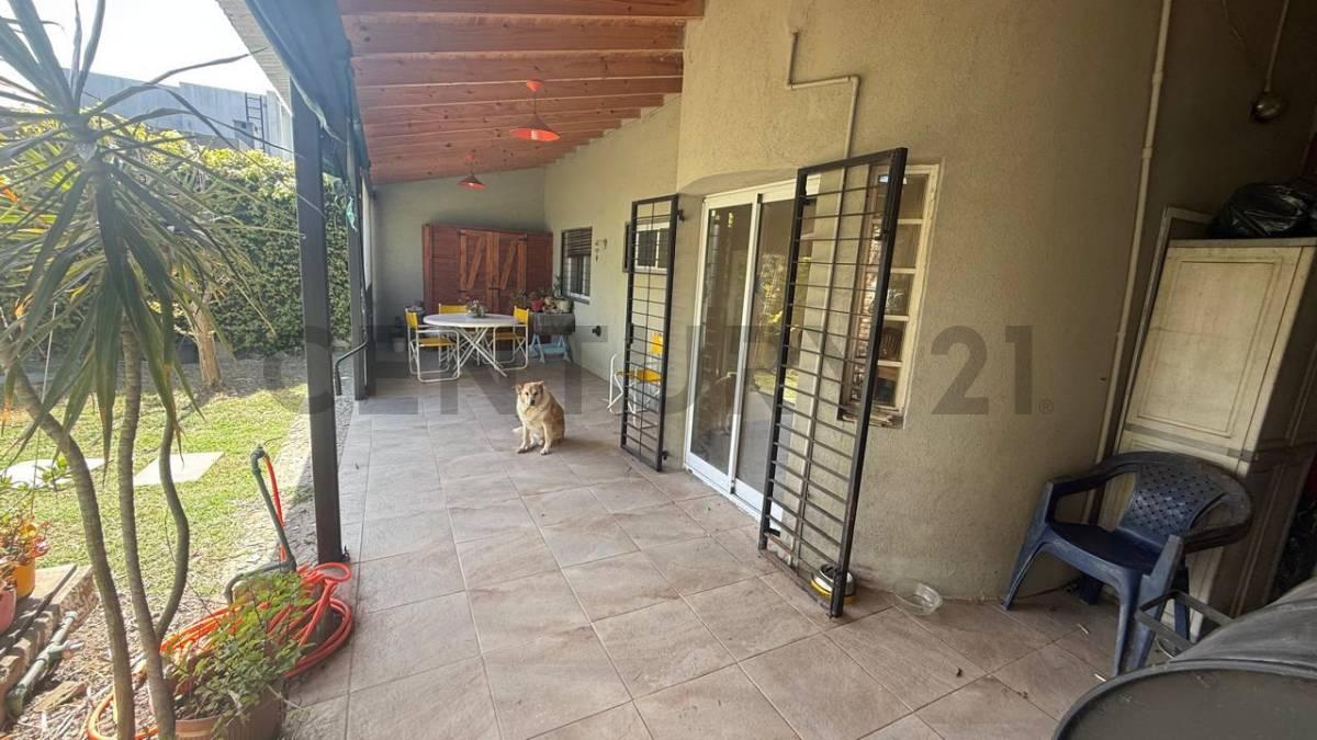 Casa de 3 Dormitorios en Villa Castells. APTA BANCO — foto 1