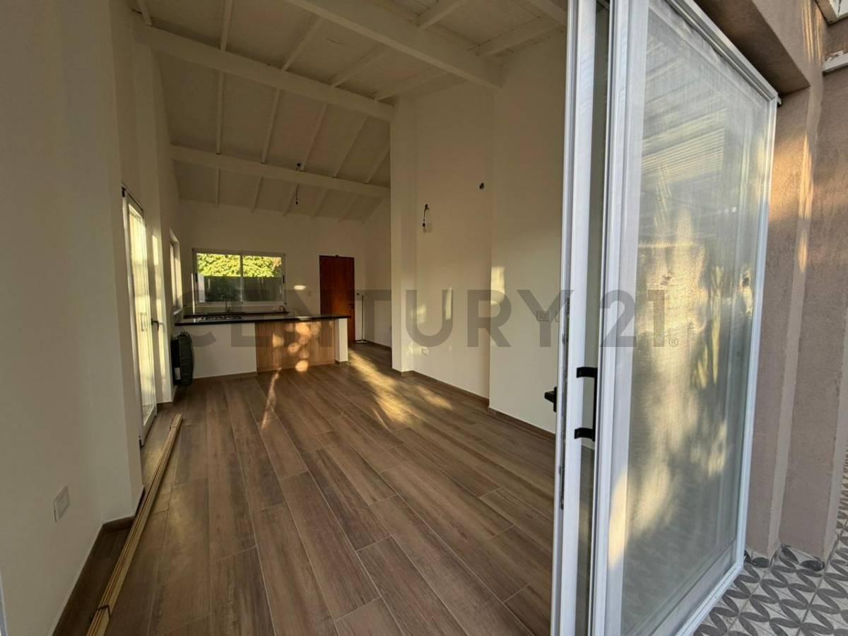 CASA EN VENTA GONNET UNA PLANTA. ENTRE CAMINOS — foto 1
