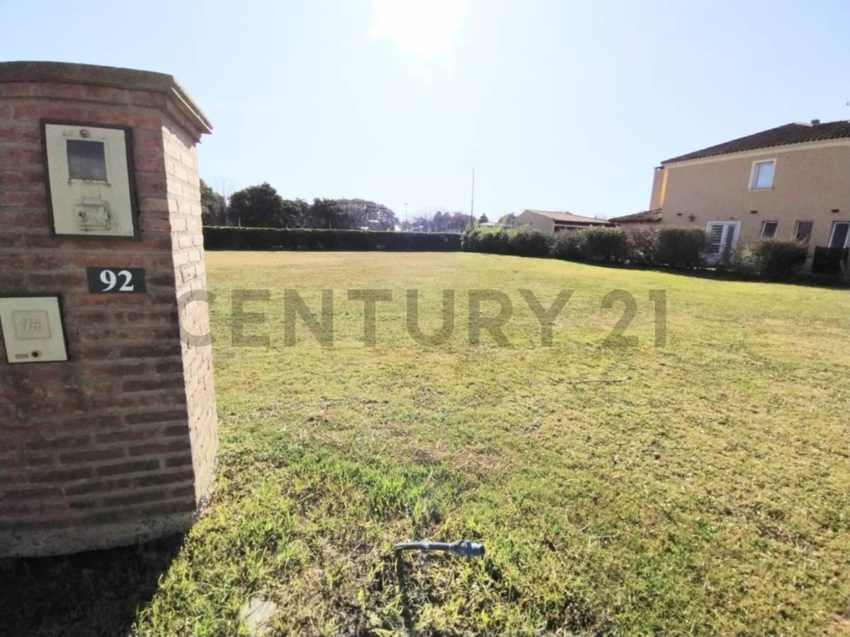 Lotes en venta en barrio cerrado Hudson Barrancas de Iraola — foto 1