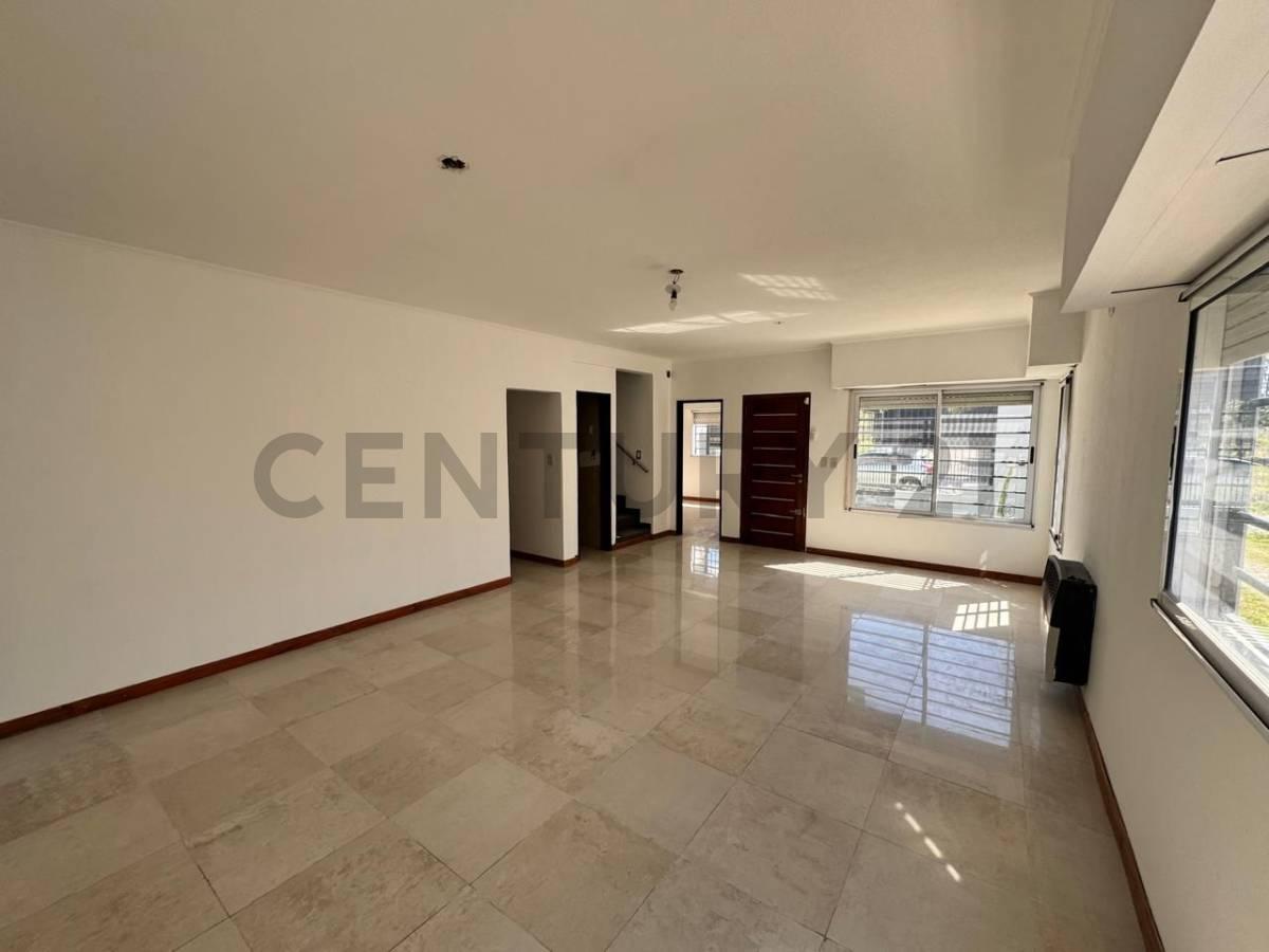 133 Y 518 - CASA EN VENTA DE 3 DORMITORIOS CON PARQUE Y COCHERA — foto 1