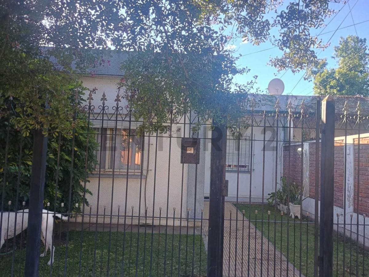 CASA EN VENTA DE 3 DORMITORIOS EN BARRIO JARDIN — foto 1
