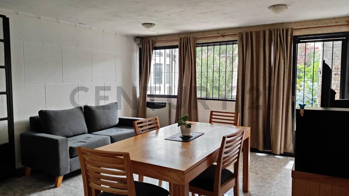 68 e/ 20 y 21 - CASA AL FRENTE CON 3 DORMITORIOS GARAJE Y JARDIN — foto 1