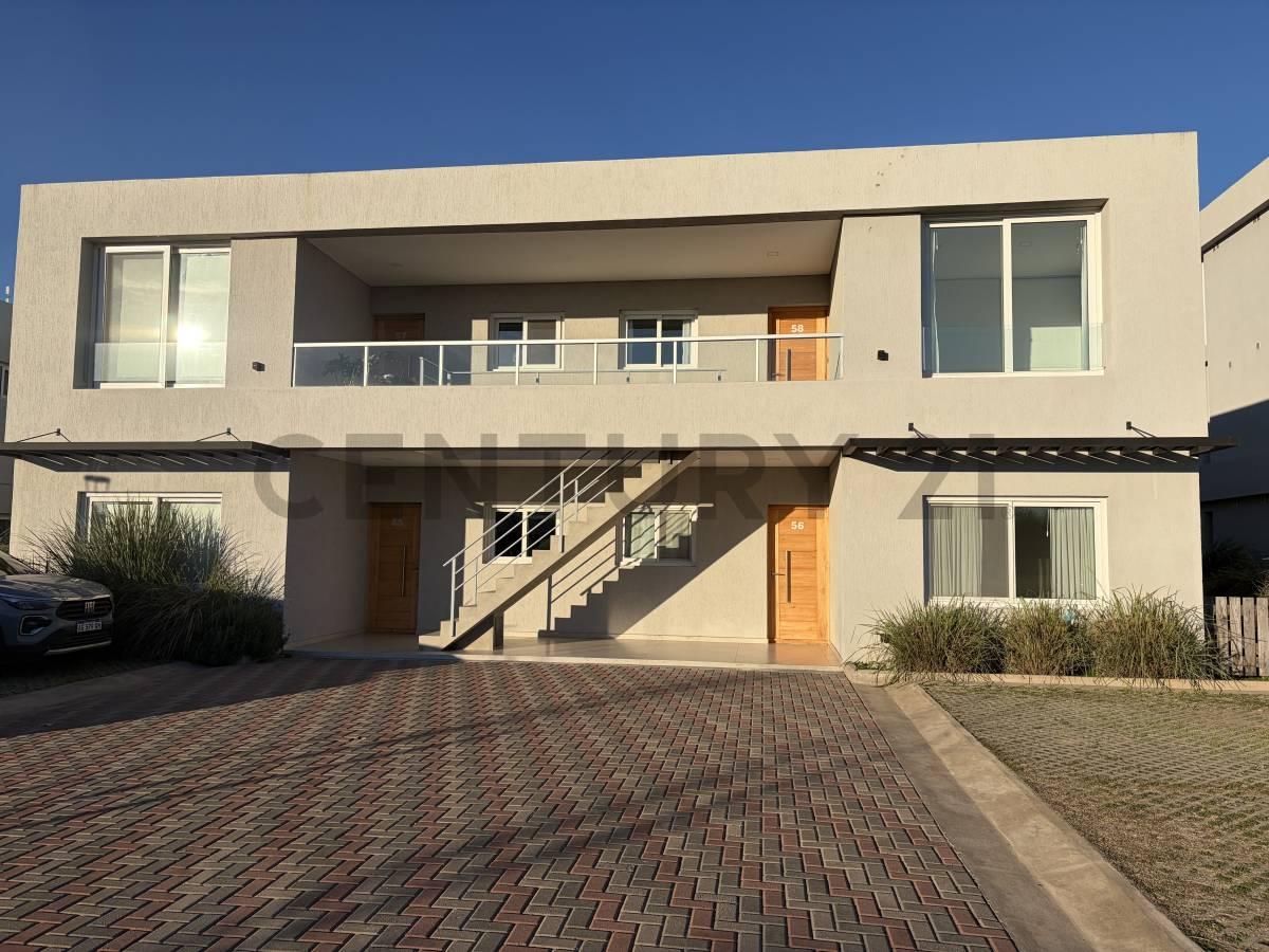 VENTA TOWN HOUSE | 3 AMB | LA CALESA, PILARÁ — foto 1