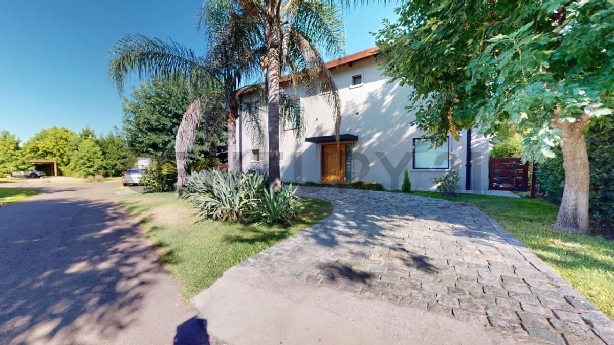 MODERNA CASA DE DISEÑO CON UN ESPECTACULAR JARDÍN PENSADO PARA DISFRUTAR TODO EL AÑO — foto 1