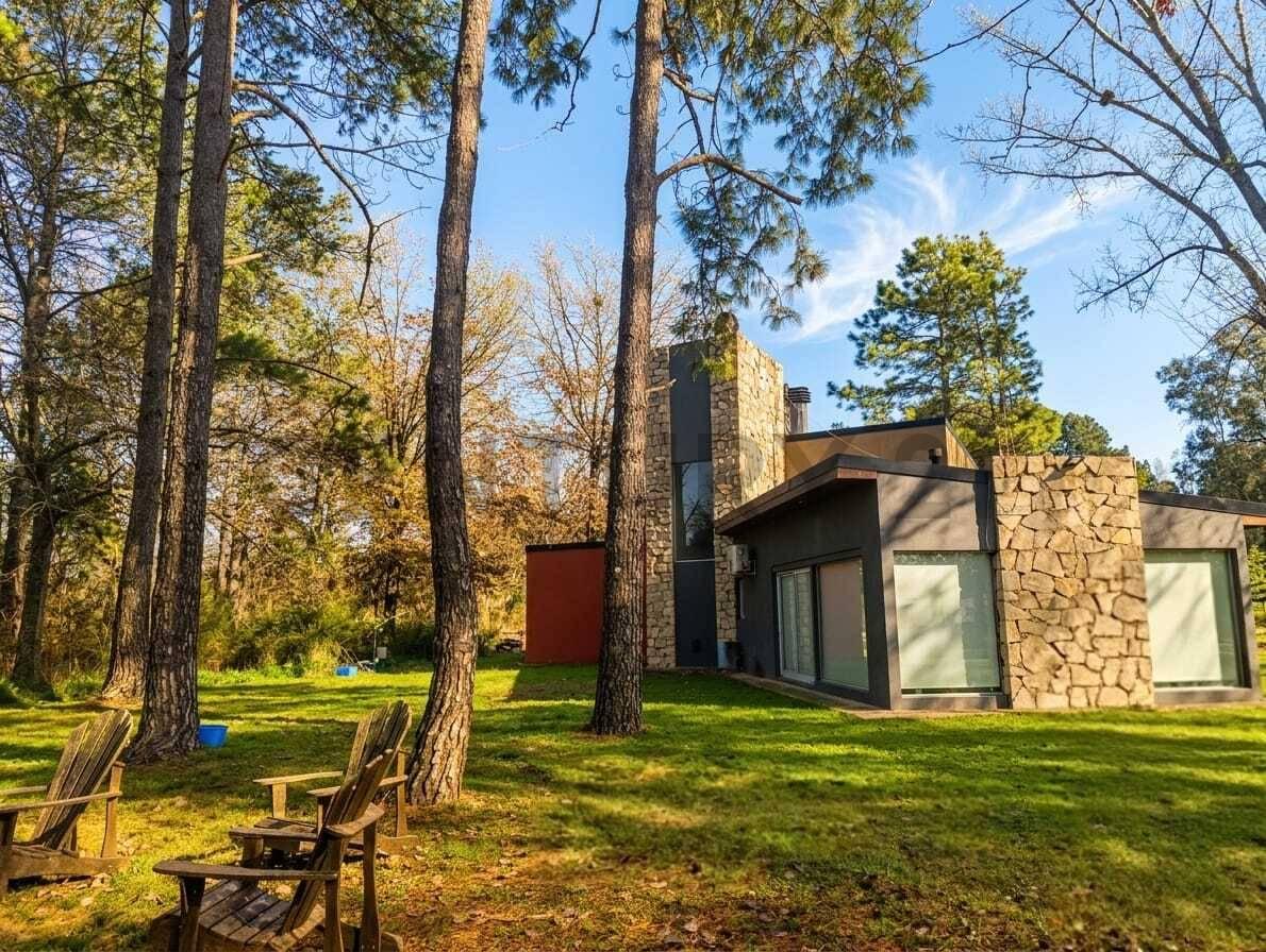 CASA MODERNA DE 3 DORMITORIOS-LOTE PARQUIZADO 1500 m2- en BARRIO cerrado AMARYLIS (Ex. de La Cruz) — foto 1