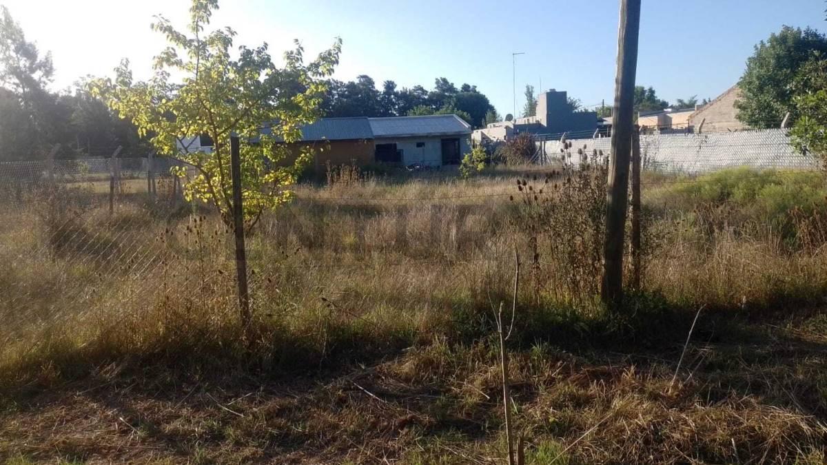 442 entre 135 y 136. Terreno en venta - El Rincón 300 m2 — foto 1