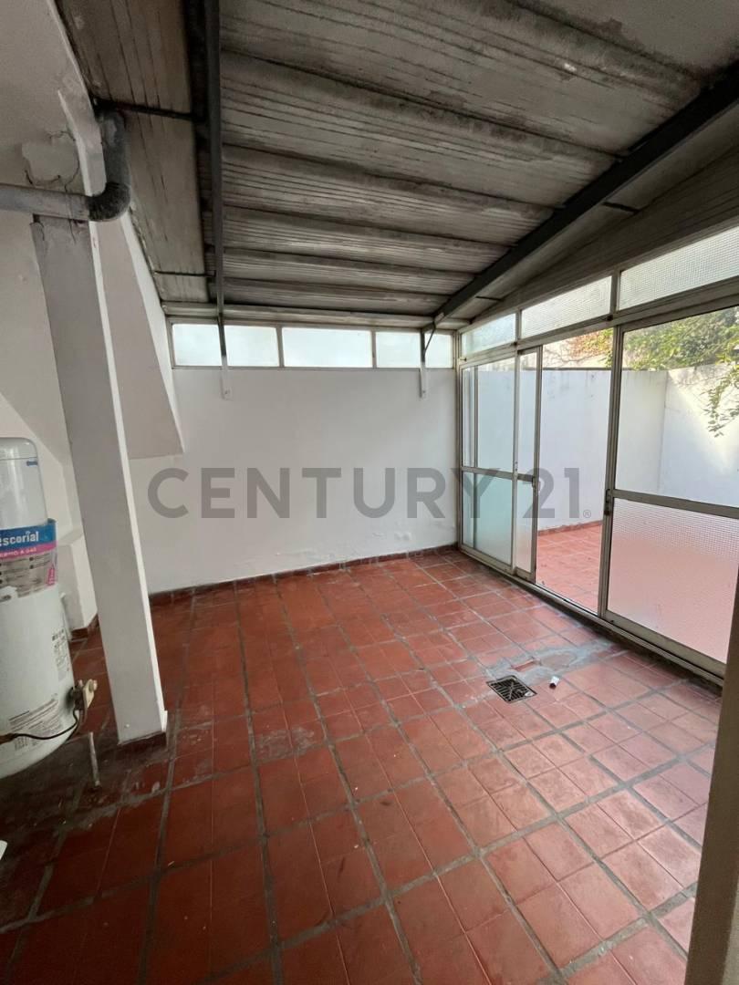 PH en venta con gran patio en Av. 25 e/ 71 y 72, La Plata. — foto 1