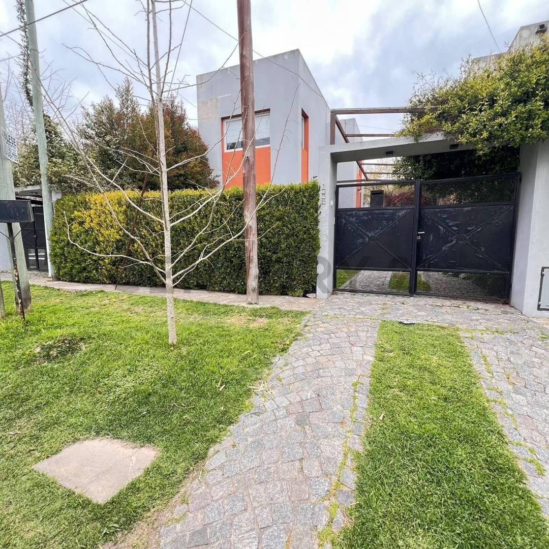 Duplex en venta, City Bell entre caminos 21 entre 461 b y 462 Apto banco. Dos dormitorios, parque — foto 1