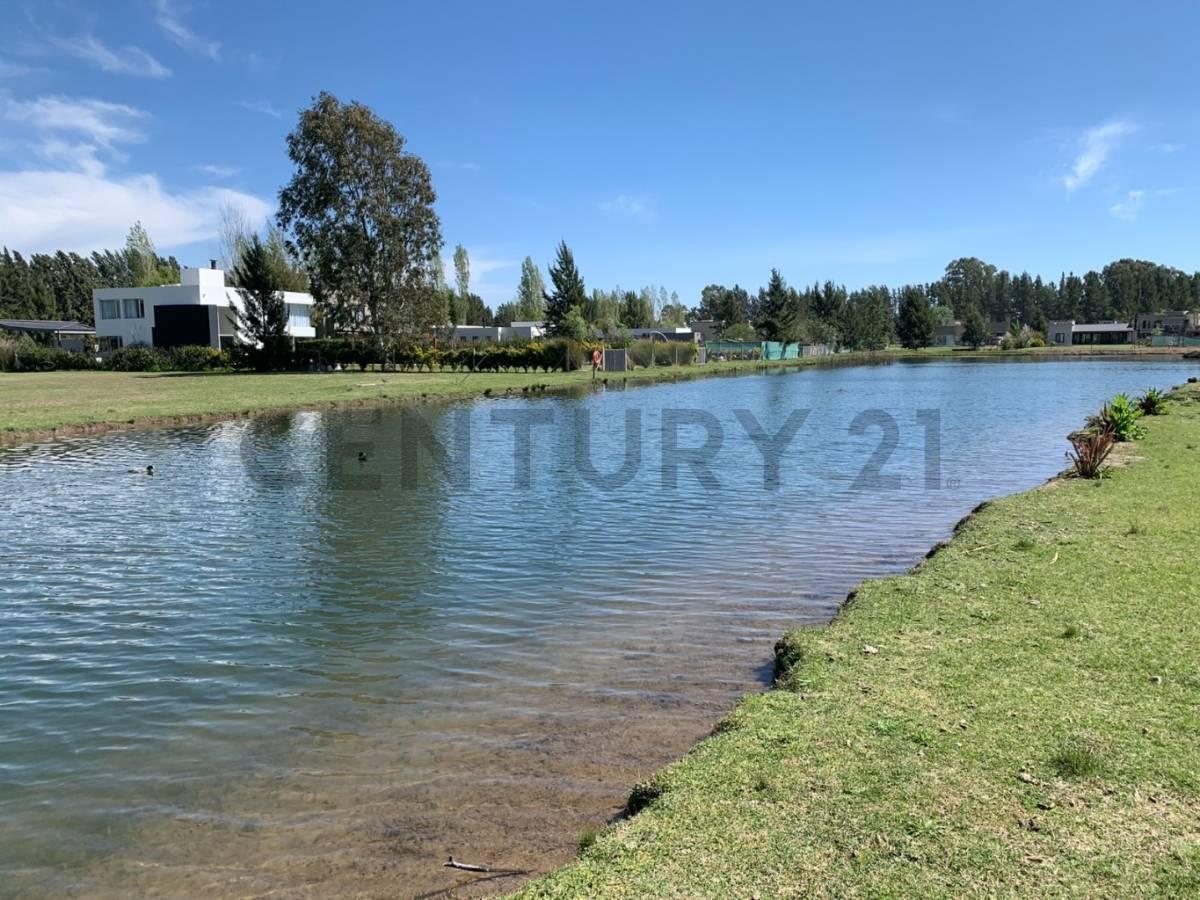Miralagos II, Club de Campo y Spa, Lote 84 en venta .- — foto 1