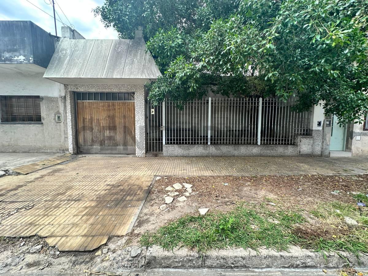 ACEPTA PERMUTA CASA EN CASEROS NORTE C/COCHERA, PATIO Y TERRAZA!!!!! — foto 1