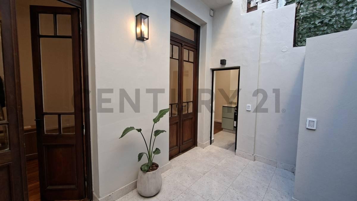 VENTA PH 2 AMBIENTES RECICLADO CON PATIO SIN EXPENSAS — foto 1