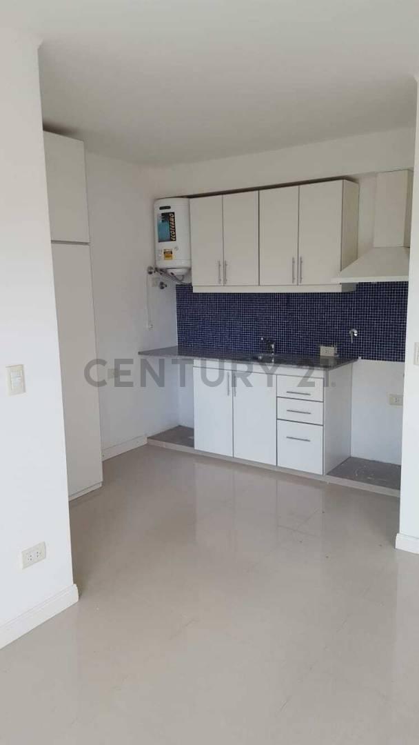 Monoambiente en Alquiler con Balcón al Frente y Parrilla Propia | Ituzaingó — foto 1