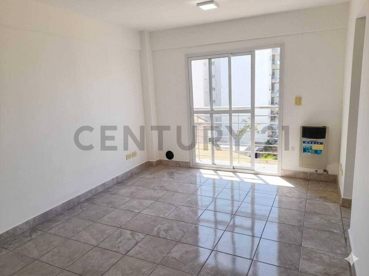ALQUILER MONOAMBIENTE CON COCHERA FIJA EN CASEROS — foto 1