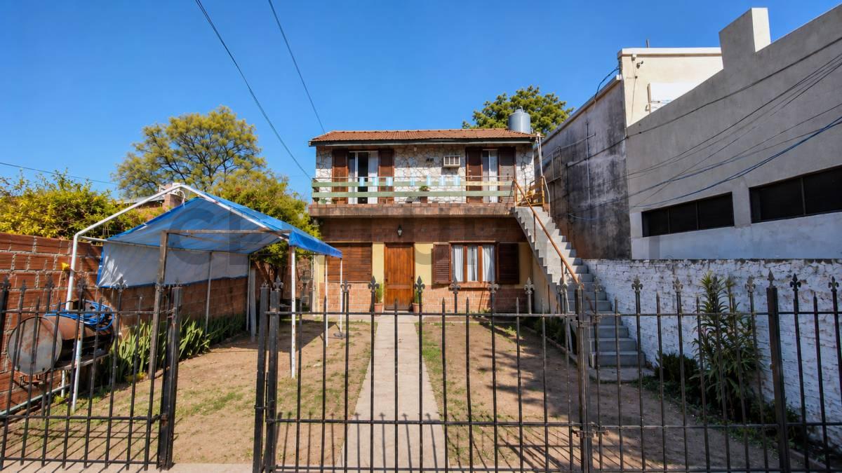 VENTA CASA MULTIFAMILIAR CON 3 VIVIENDAS Y PARQUE | 374 M² DE TERRENO — foto 1