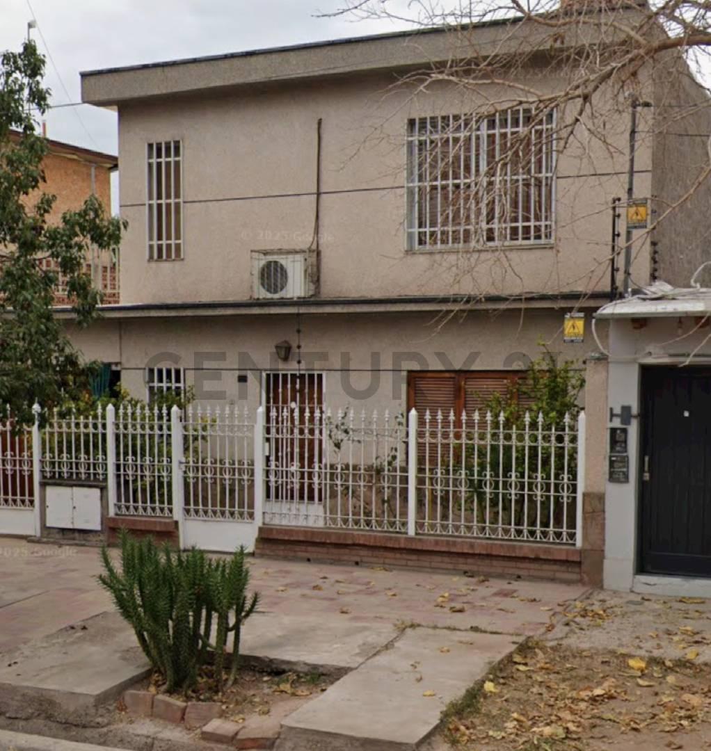 Casa de 3 Dormitorios y calefaccion central – A 2 Cuadra de la Sexta Sección — foto 1