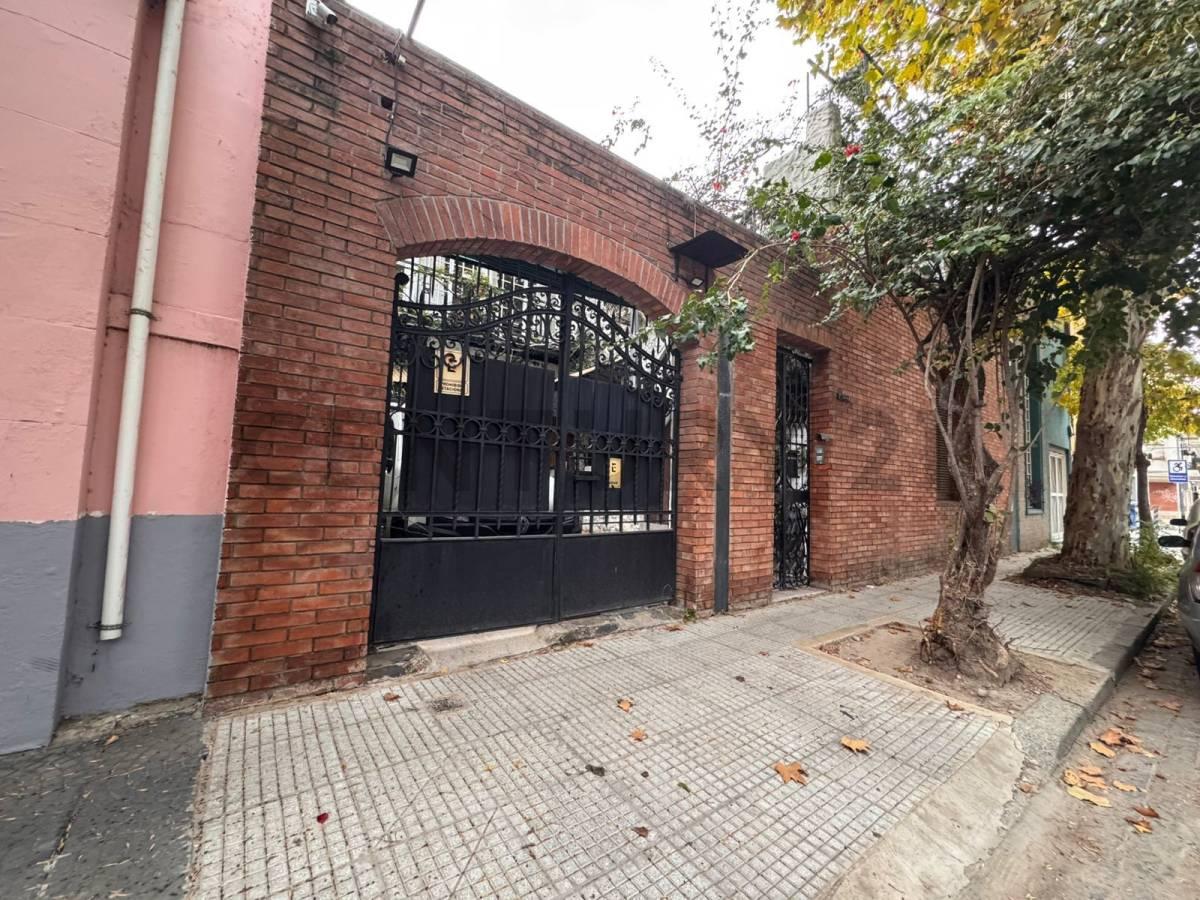 Casa en lote propio con gran potencial – Ubicación estratégica en Saavedra — foto 1