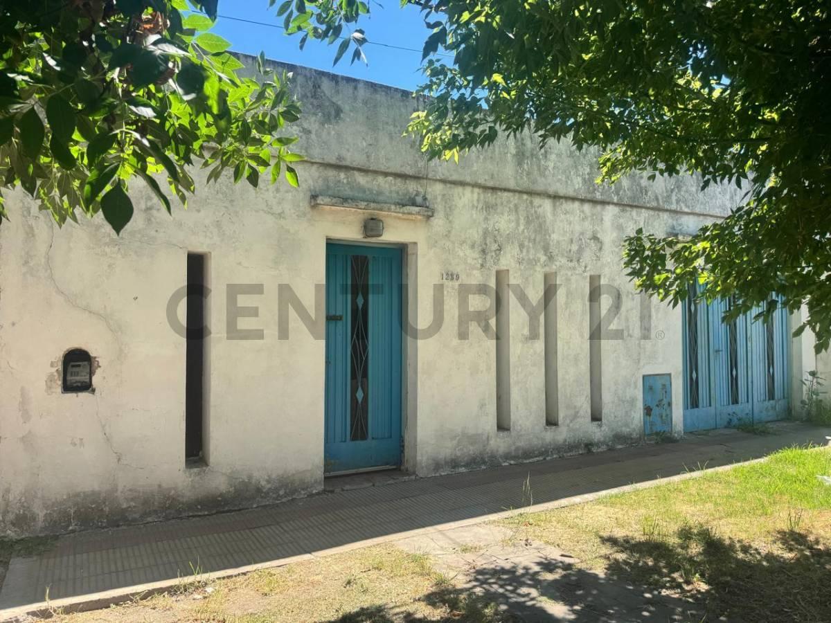 Casa a Reciclar/Demoler en Venta en Los Hornos — foto 1