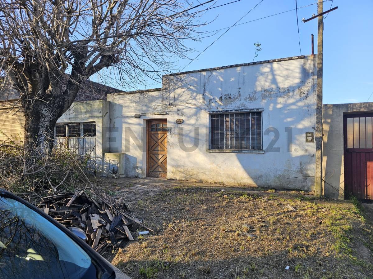 Casa a Reciclar en Venta en Los Hornos — foto 1