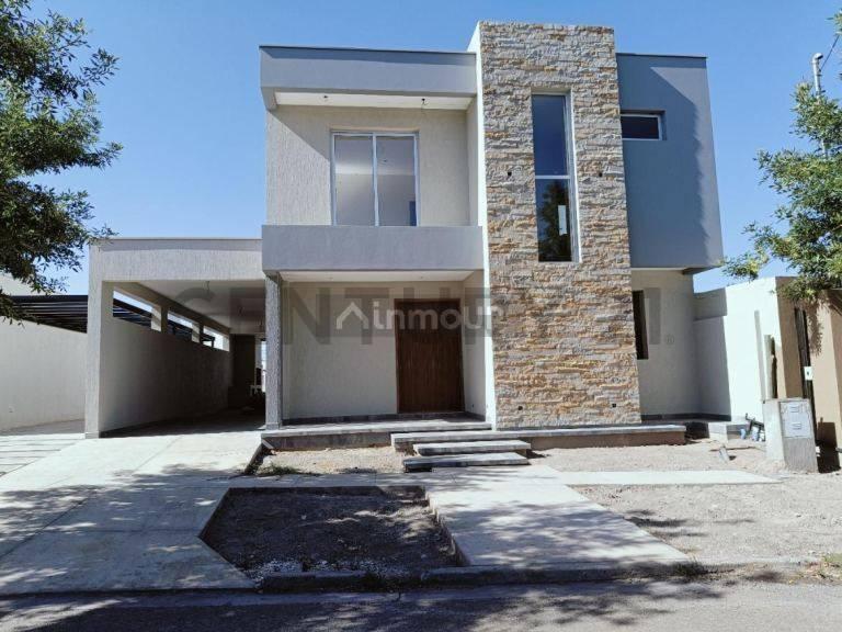 Venta de Casa de Categoría Barrio Rincón de Drummond — foto 1