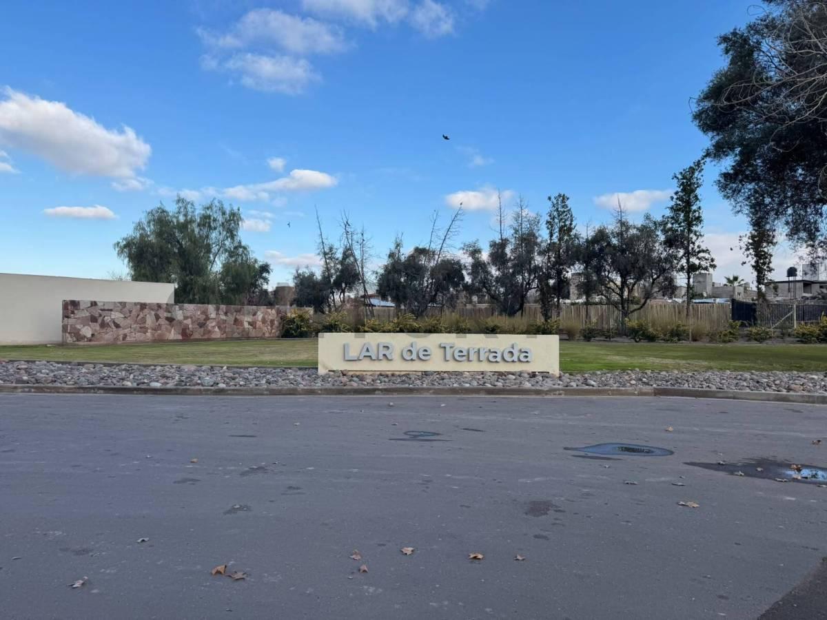 CASA EN VENTA EN BARRIO LAR DE TERRADA — foto 1