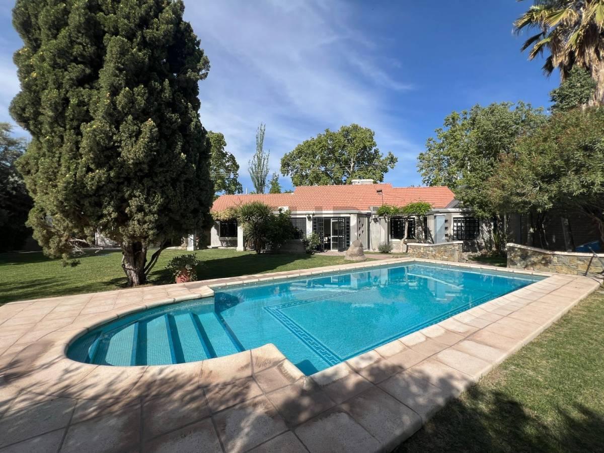 CASA EN ALQUILER CHACRAS DE CORIA — foto 1