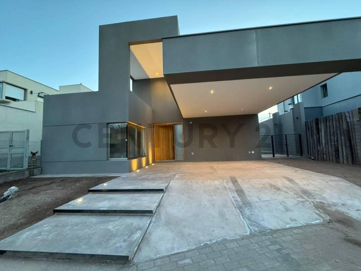 CASA EN ALQUILER EN BARRIO PRIVADO VIÑAS DEL TORREON MAIPU — foto 1