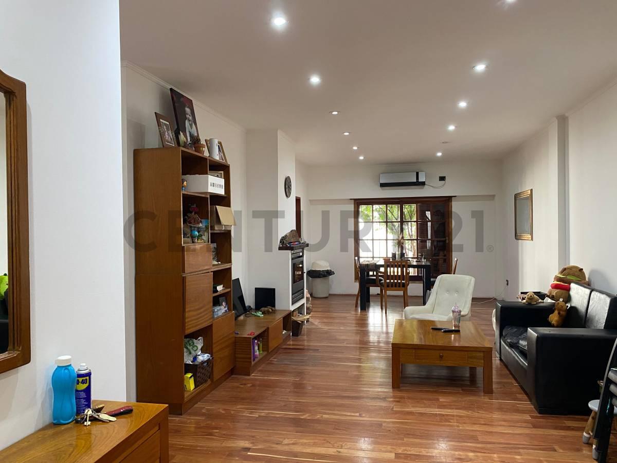 Casa 5 ambientes en venta con pileta y local en Remedios de Escalada, Lanús — foto 1
