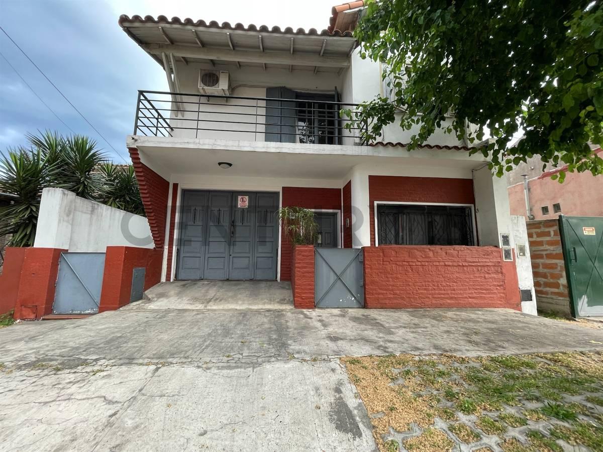 VENTA - CASA 5 AMBIENTES CON COCHERA — foto 1