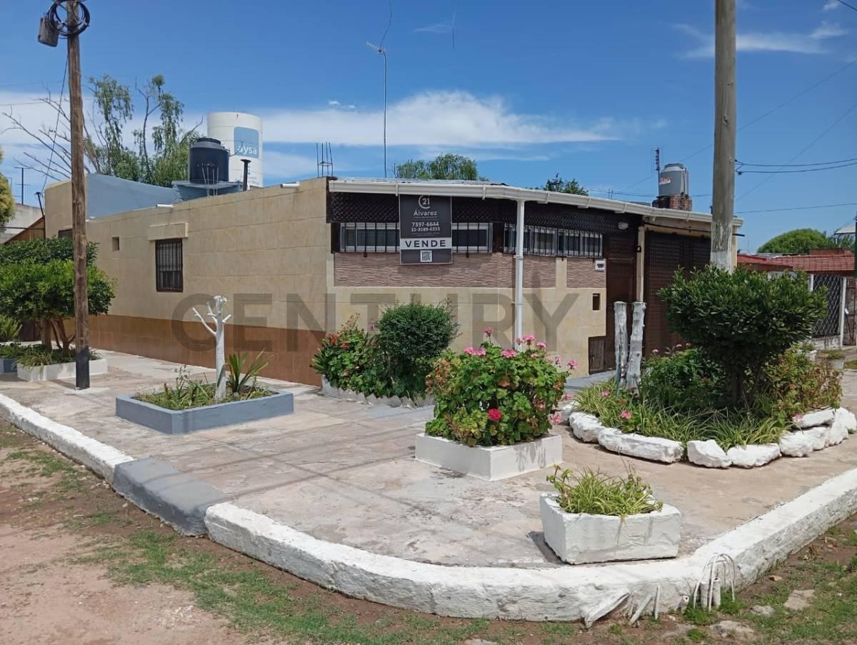 VENTA CASA 2 AMBIENTES CON COCHERA Y PATIO — foto 1
