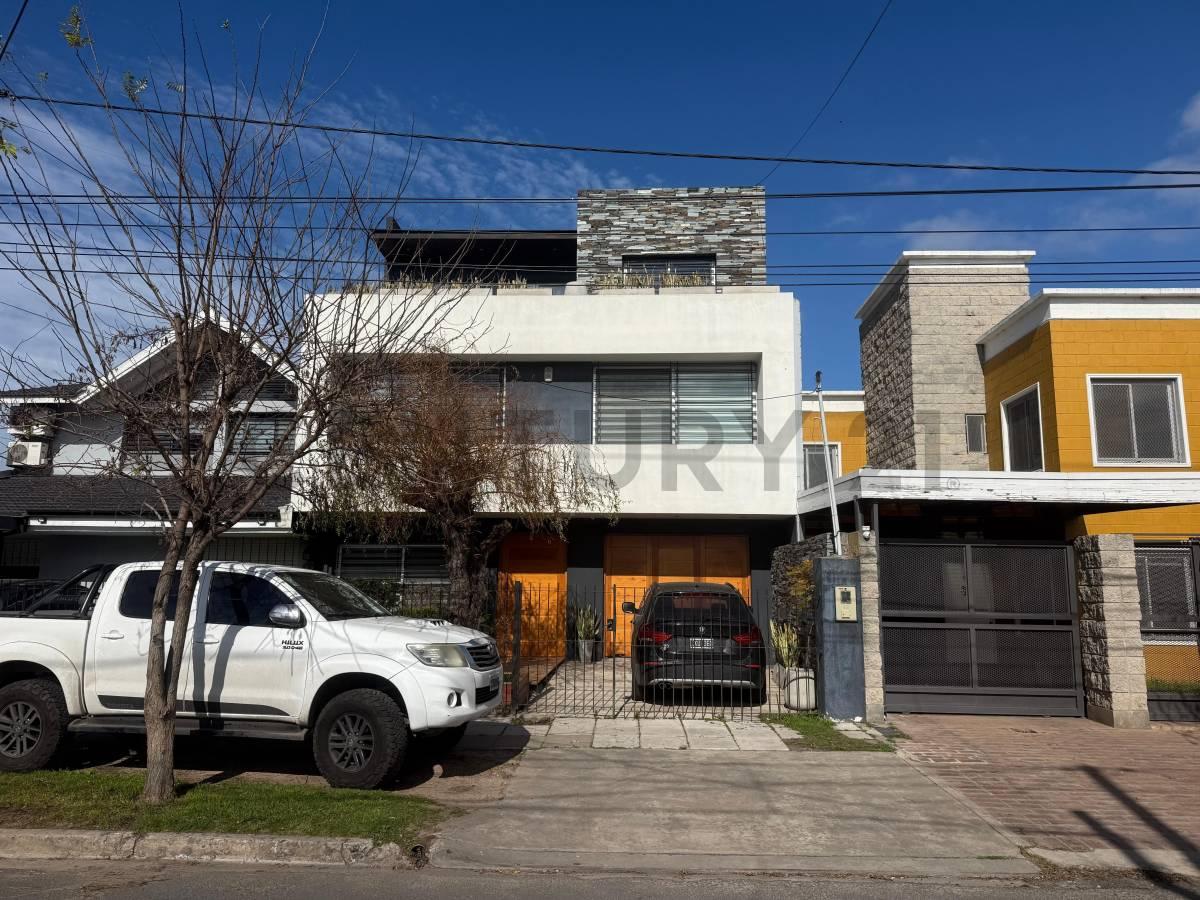 CASA EN VENTA 5 AMBIENTES EN FLORENCIO VARELA — foto 1