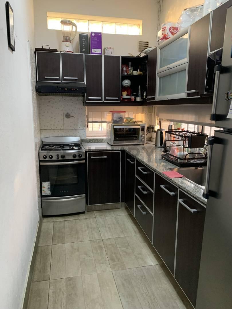 Casa 3 ambientes con local en venta — foto 1