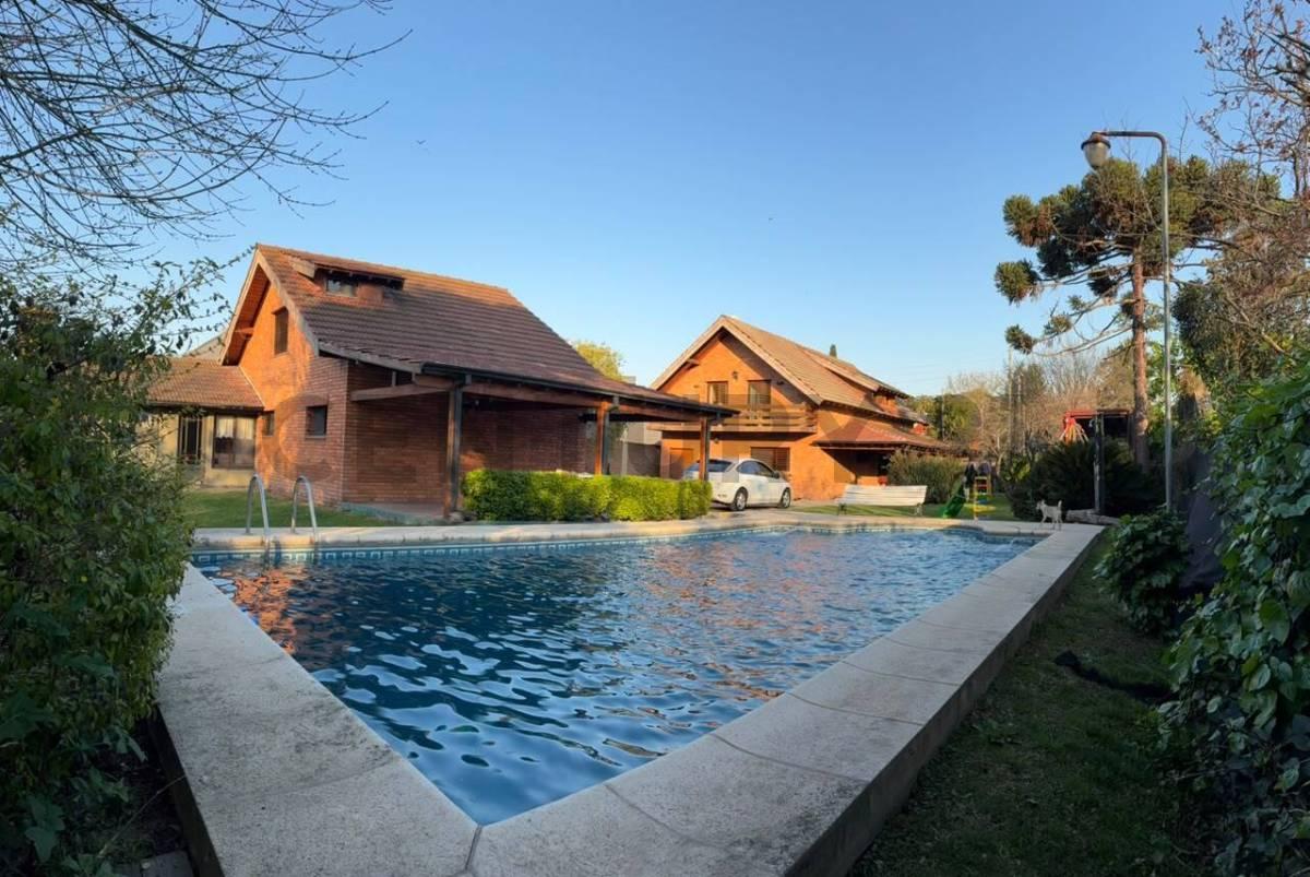 Casa con piscina, quincho y amplio parque sobre lote de 1.316 m² en Monte Grande — foto 1