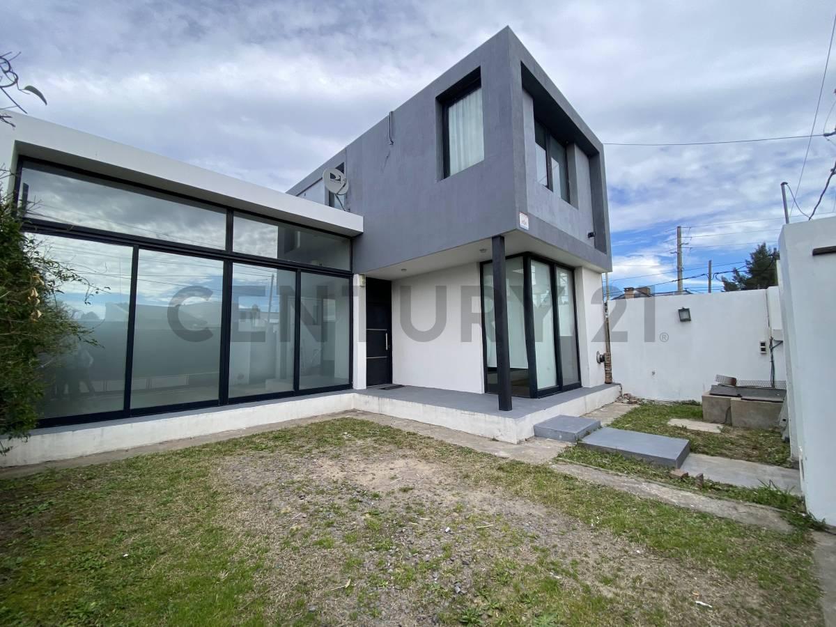 ALQUILER Casa de 3 dormitorios en Villa Castells — foto 1