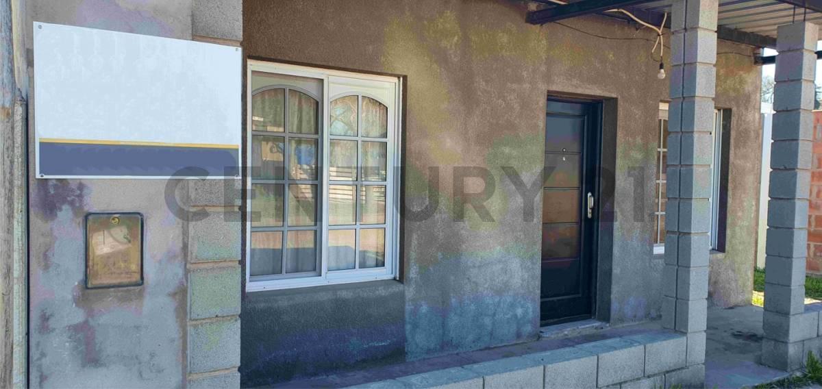 En Venta !! Casa con Quincho. OPORTUNIDAD !!! — foto 1