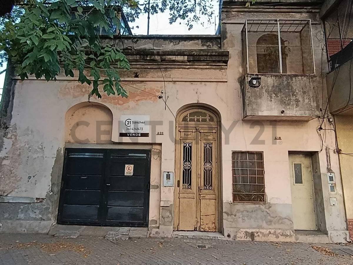 CASA A RECICLAR CON COCHERA — foto 1