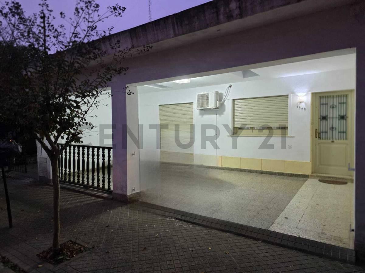 RETASADA !!! EN VENTA !! 2 DORMITORIOS - DEPENDENCIAS - COCHERA - PATIO - CAÑADA DE GÓMEZ — foto 1