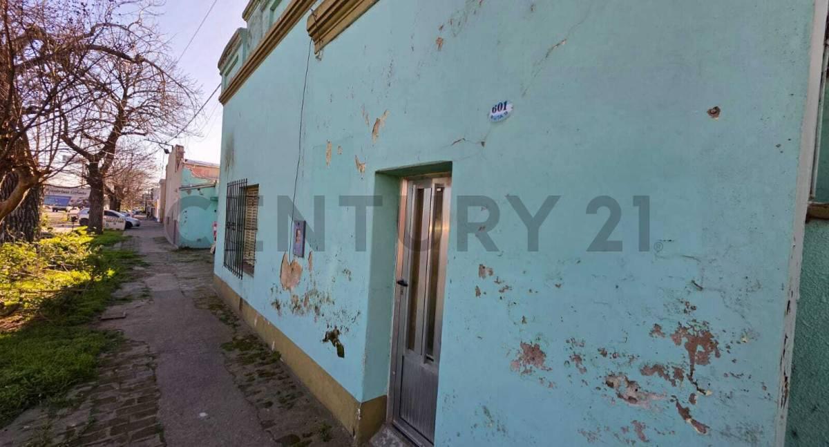 EN VENTA CASA A RECICLAR CON AMPLIO TERRENO COMERCIAL - CENTRO CAÑADA DE GÓMEZ - SOBRE RUTA 9 — foto 1