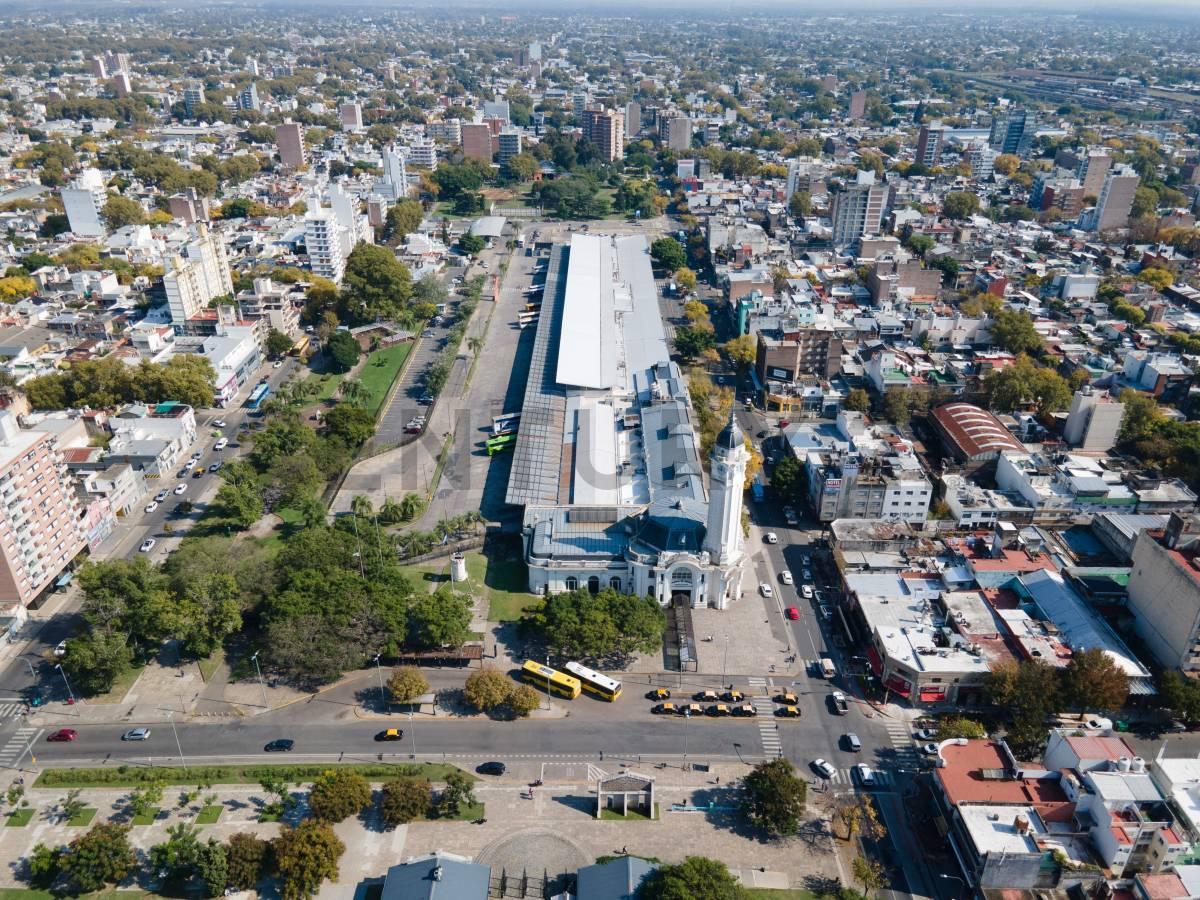 Venta Importante Terreno de 1200 m2 PB +8 pisos Luis Agote — foto 1