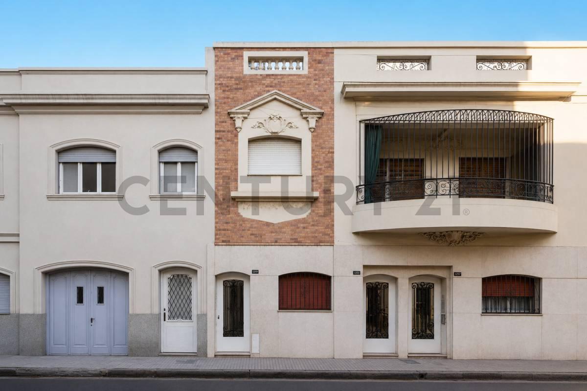 VENTA CASA INTERNA, 2 DORMITORIOS + COMODIN, TERRAZA, PARRILLERO — foto 1