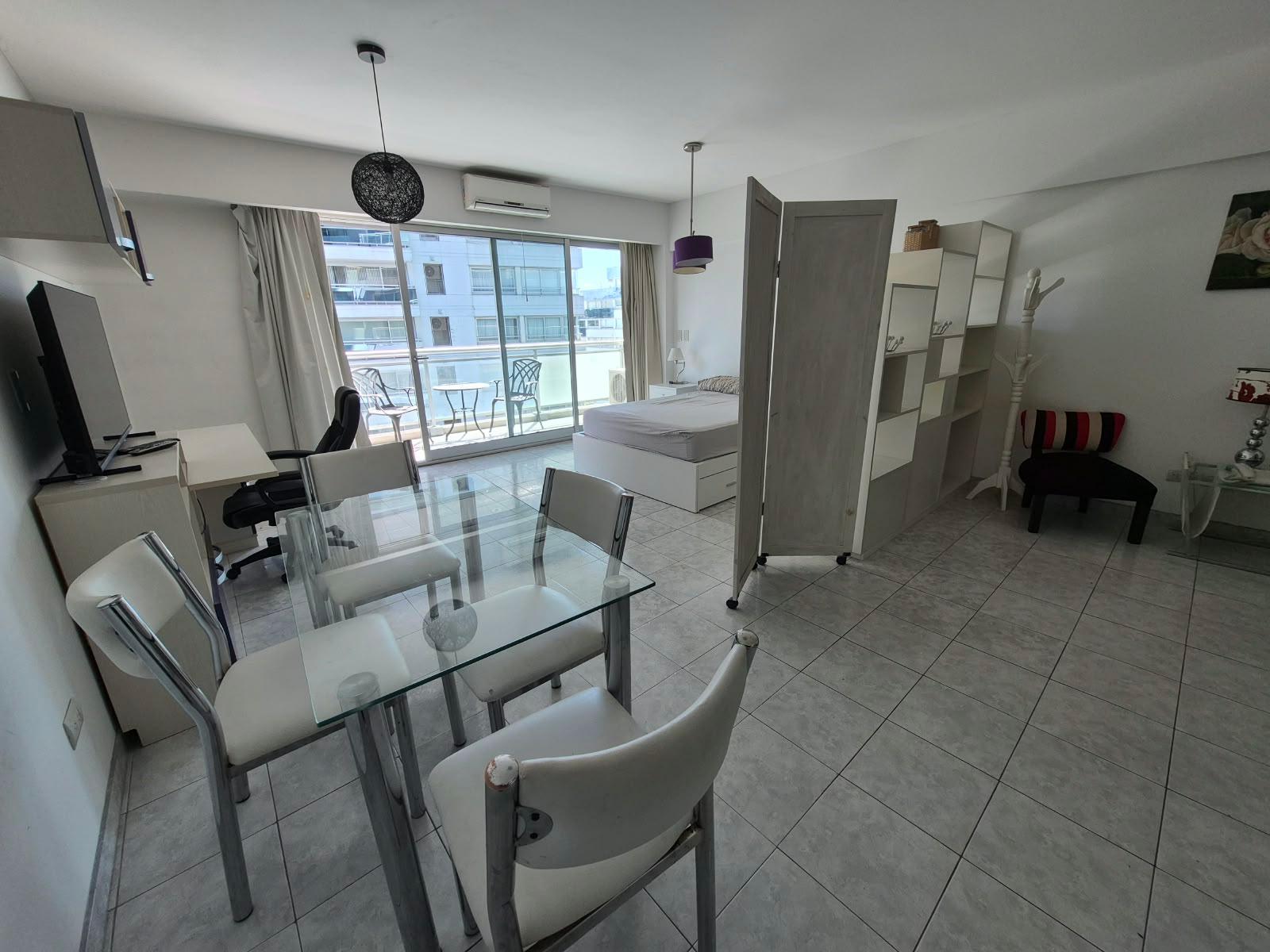 Se alquila departamento monoambiente en Puerto Madero, balcón y cochera fija. — foto 1